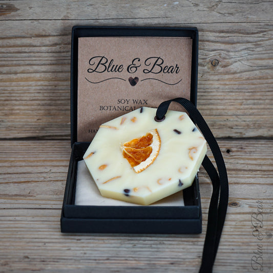 Christmas aroma Natural Soy Wax Botanical Palette CHRISTINGLE - Cinnamon, Clove, and Sweet Orange - rear view on open gift box 