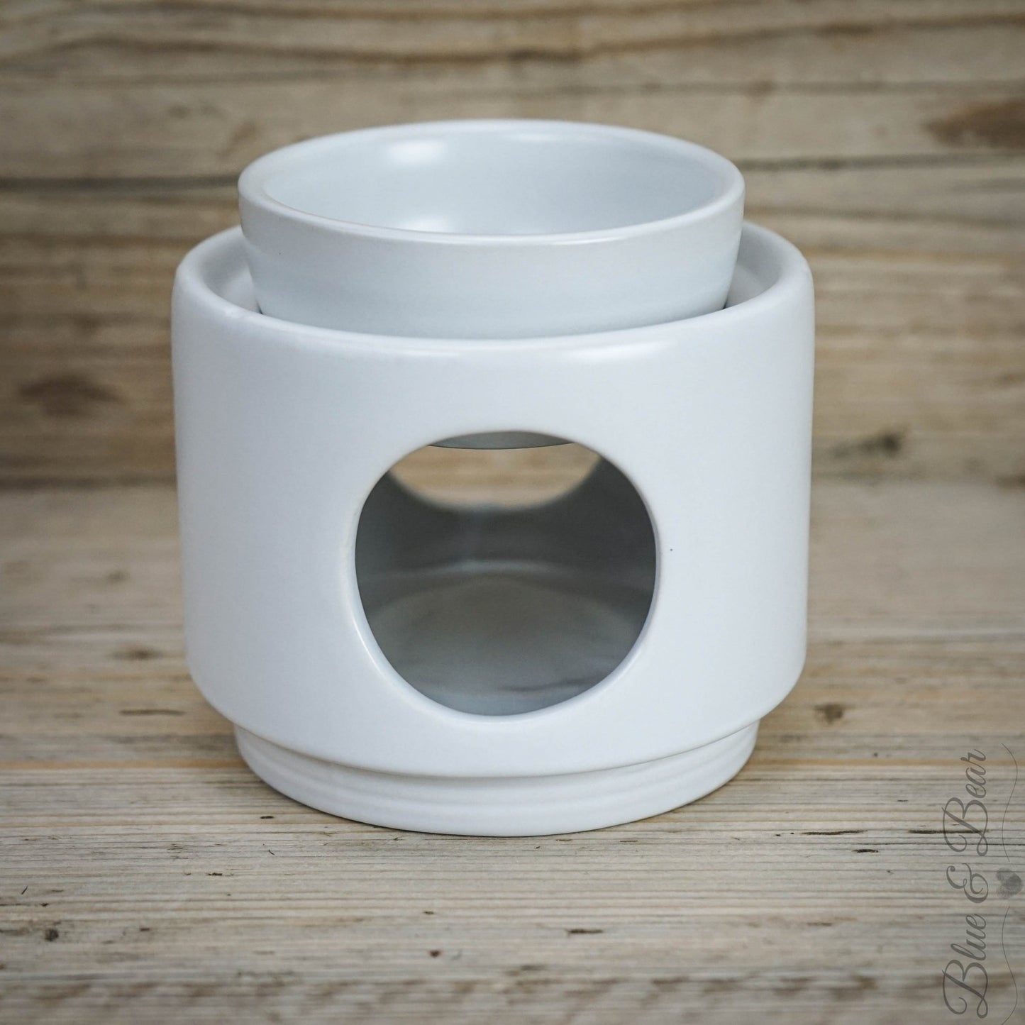 White Ceramic Wax and Oil Burner from Blue & Bear. Perfect for using with our Botanical Palettes and Pure Essential Oils. 