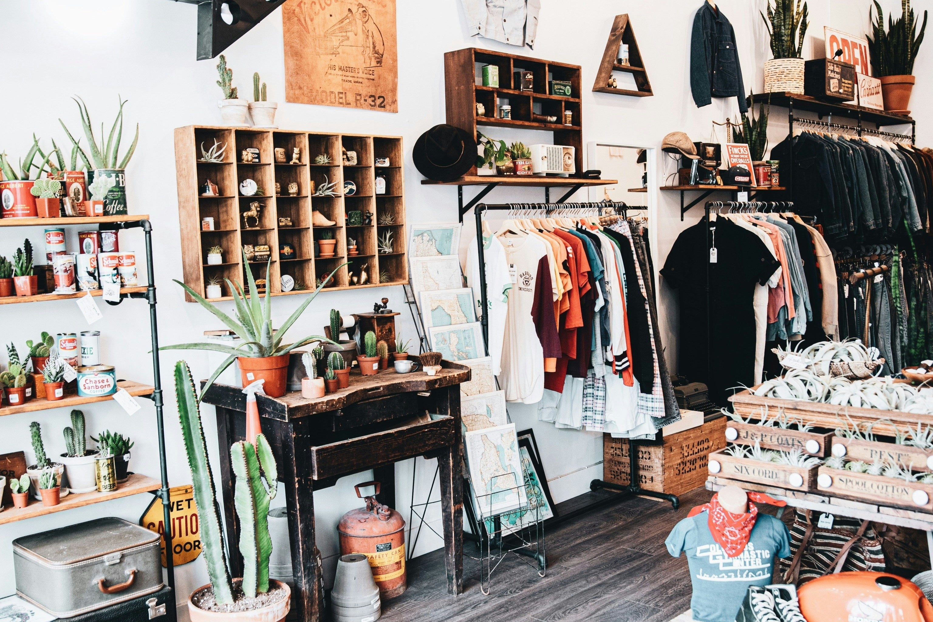 Independent boutique shop filled with artisan and vintage products.  Attractive margins for Blue & Bear resellers.  Wholesale price breaks.